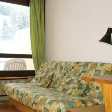 Au Pied Des Pistes Avec Balcon Et Casier A Skis - Fr-1-557-86 *