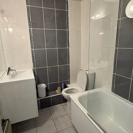 Apartment 3 Couchages Au Pied Des Pistes Avec Balcon - Fr-1-557-86 Les Adrets